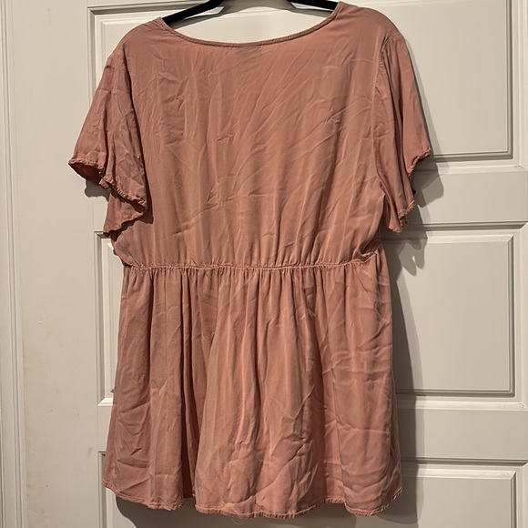 Torrid light pink babydoll top- size 2 - Picture 4 of 5